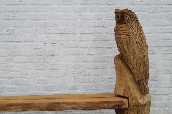 Skulpturen Bank Eule