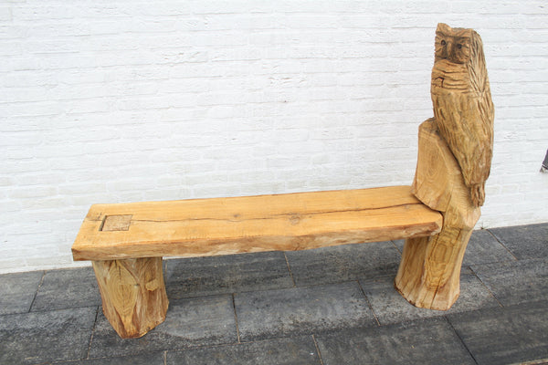Skulpturen Bank Eule