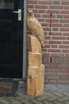 Holzskulptur Adler auf Felsen