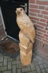 Holzskulptur Adler auf Felsen