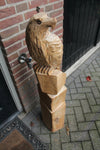 Holzskulptur Adler auf Felsen