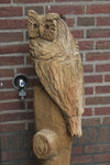 Holzskulptur Eule auf Stamm
