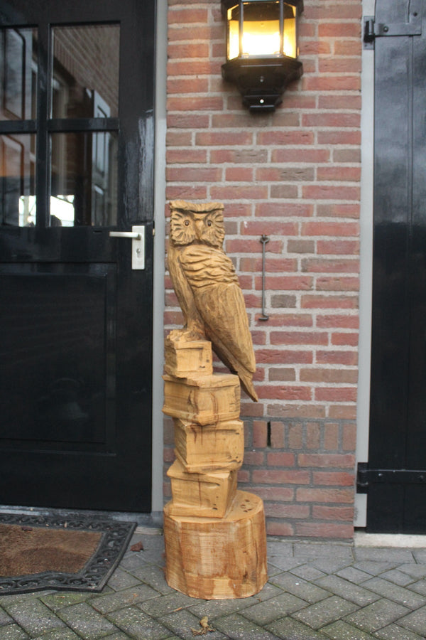 Holzskulptur Eule auf Bücherstapel 120 cm