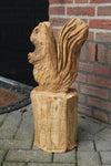 Holzskulptur Eichhörnchen auf Stamm