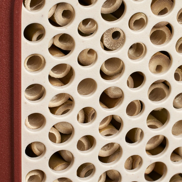 Cosy insectenhotel Toscaans rood – voor solitaire bijen, lieveheersbeestjes & gaasvliegen | Duurzaam gerecycled kunststof