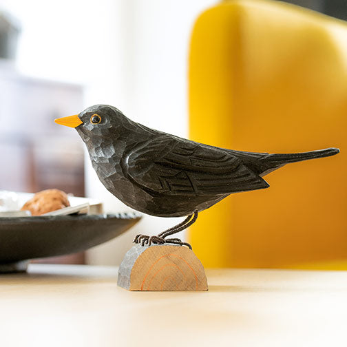 Vogelbeeldje Merel – Handgesneden Houten Decoratievogel | DecoBird Wildlife Garden