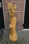 Holzskulptur Eichhörnchen auf Stamm