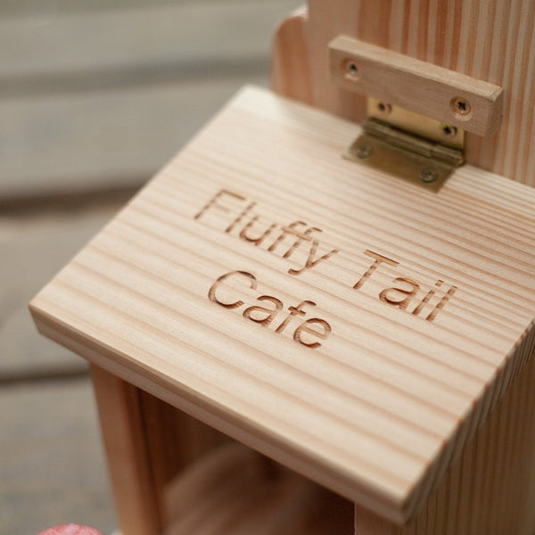 Fluffy Tail Café Futterstelle für Eichhörnchen