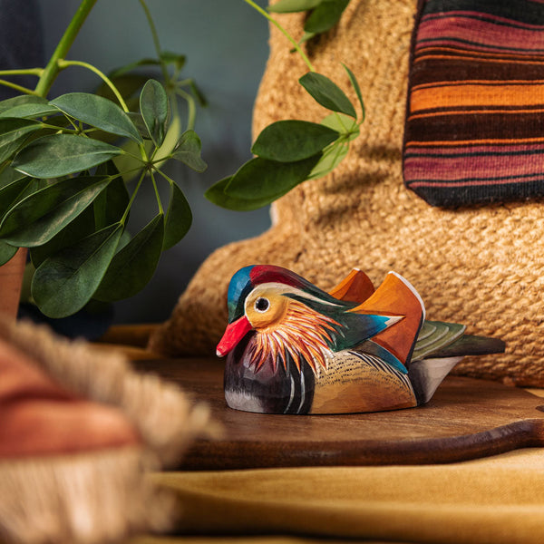 DecoBird Mandarijneend – handgesneden houten vogel 22,5 cm