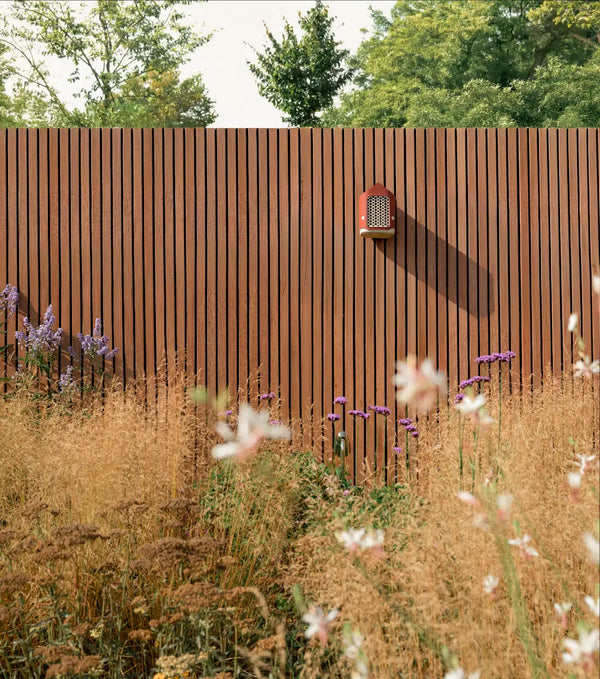 Cosy insectenhotel Toscaans rood – voor solitaire bijen, lieveheersbeestjes & gaasvliegen | Duurzaam gerecycled kunststof