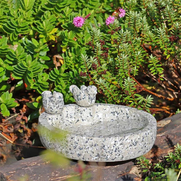 Wildlife World Fleckstone Vogelbad – Kompaktes Vogelbad aus Beton mit 2 Dekovögeln (Ø 22 cm)